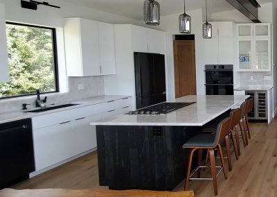 White and Black Domino Kitchen